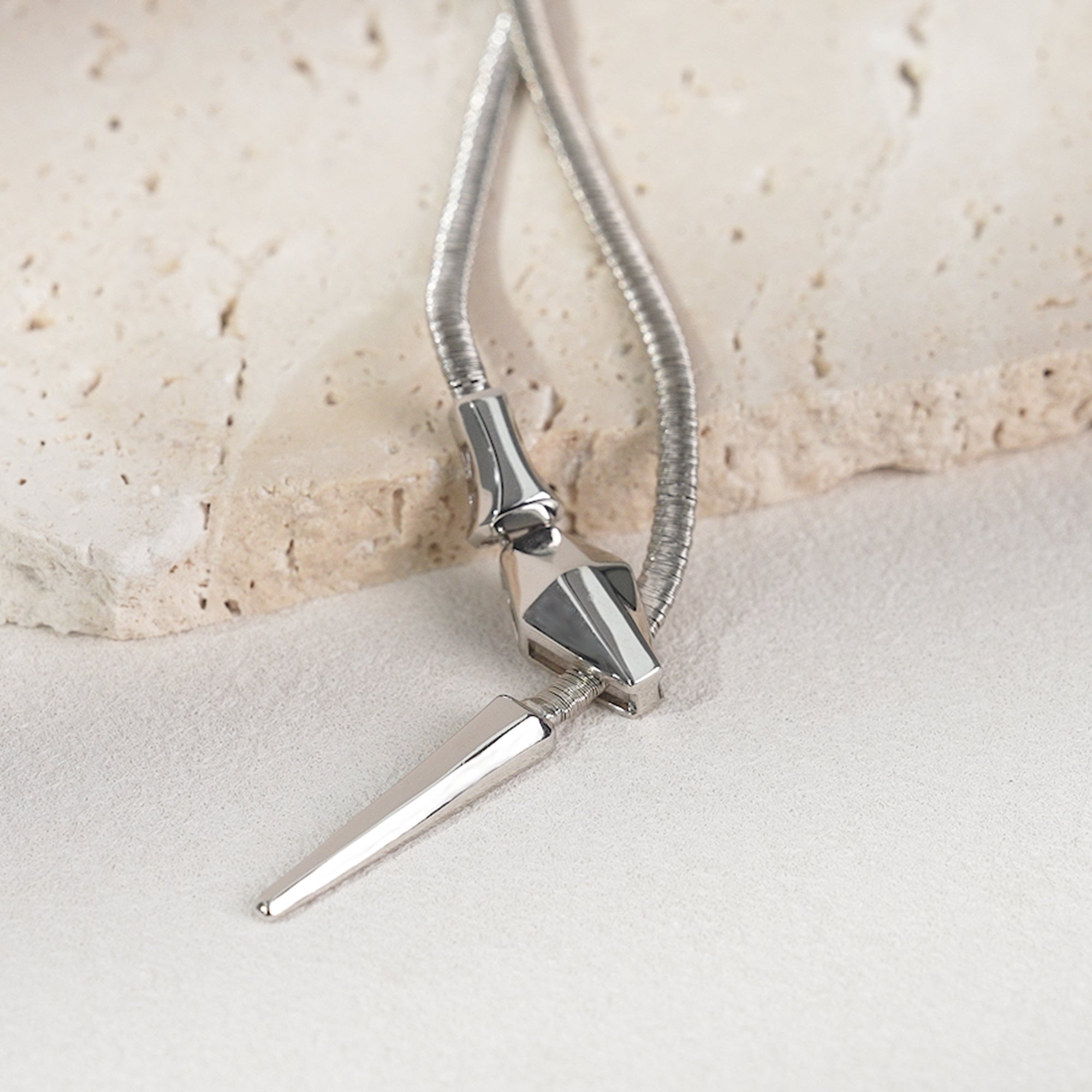 BLOOMVERE ORIENTAL SERPENT NECKLACE (SILVER)