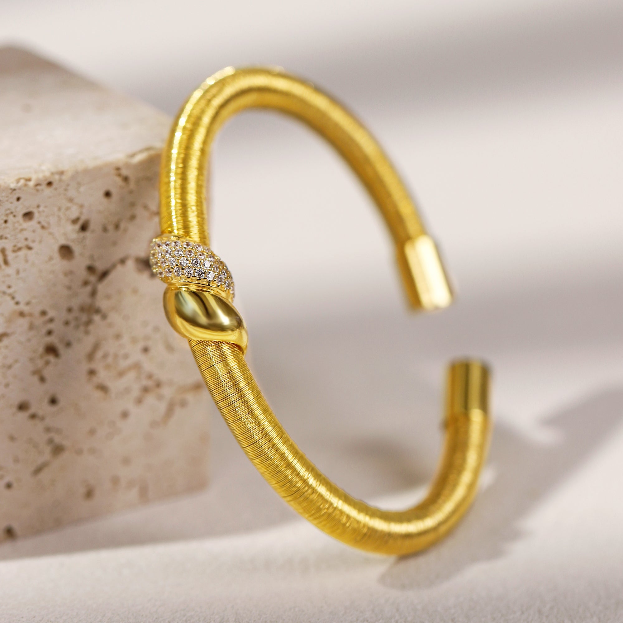 BLOOMVERE ADJUSTABLE BOLD BANGLE