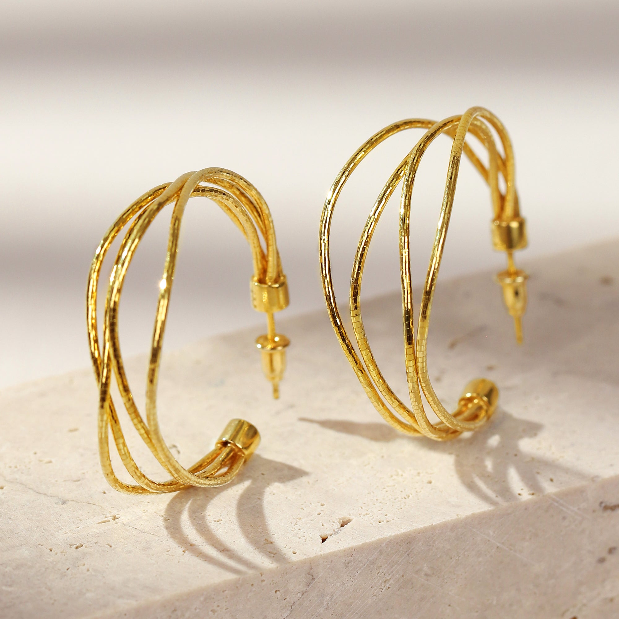 BLOOMVERE CROSSING EARRINGS