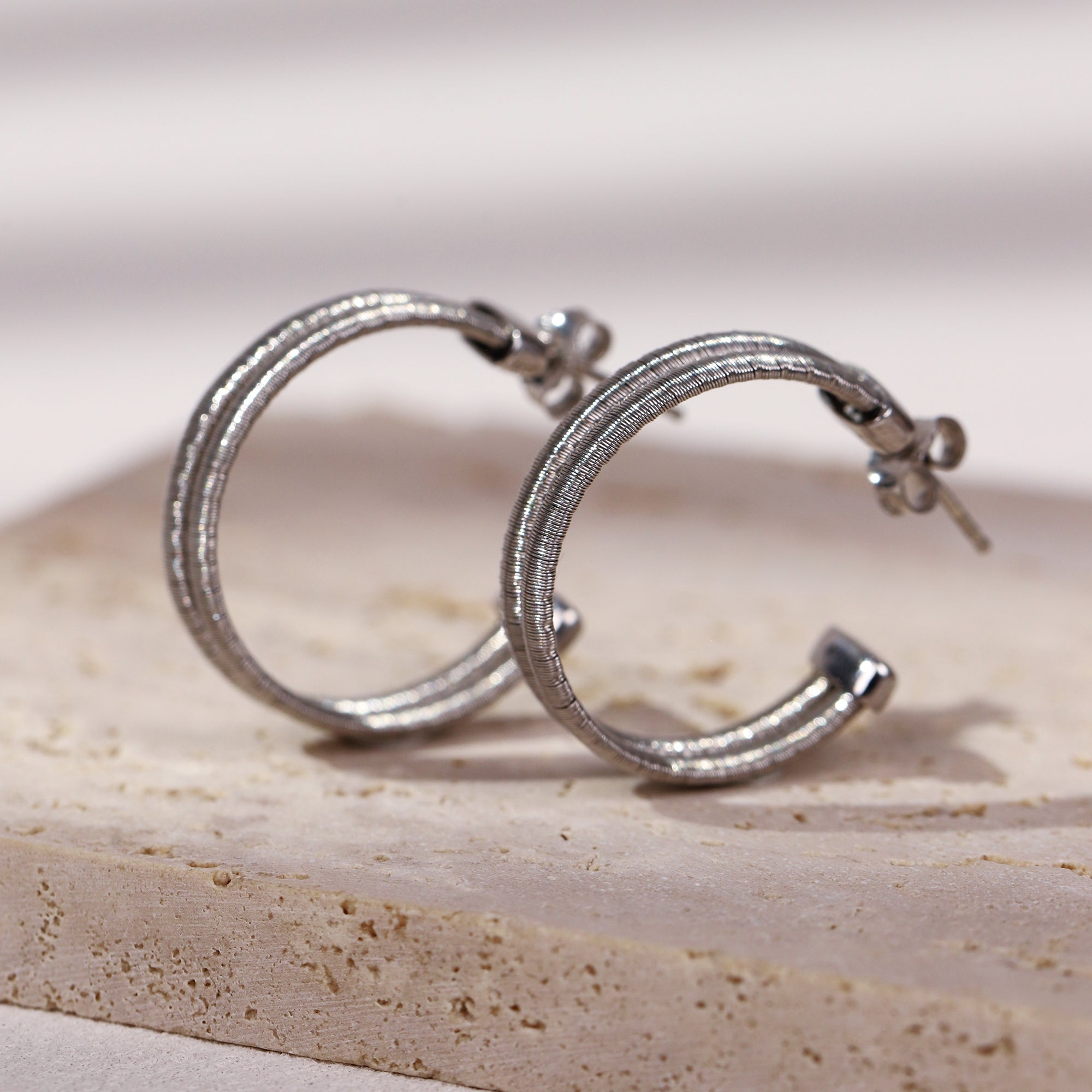 BLOOMVERE 2-STRAND COIL HOOP EARRINGS