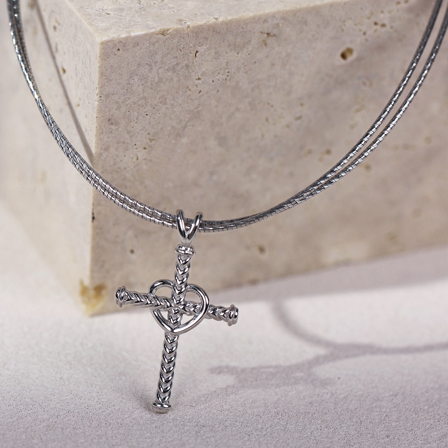 BLOOMVERE CROSS ADJUSTABLE NECKLACE