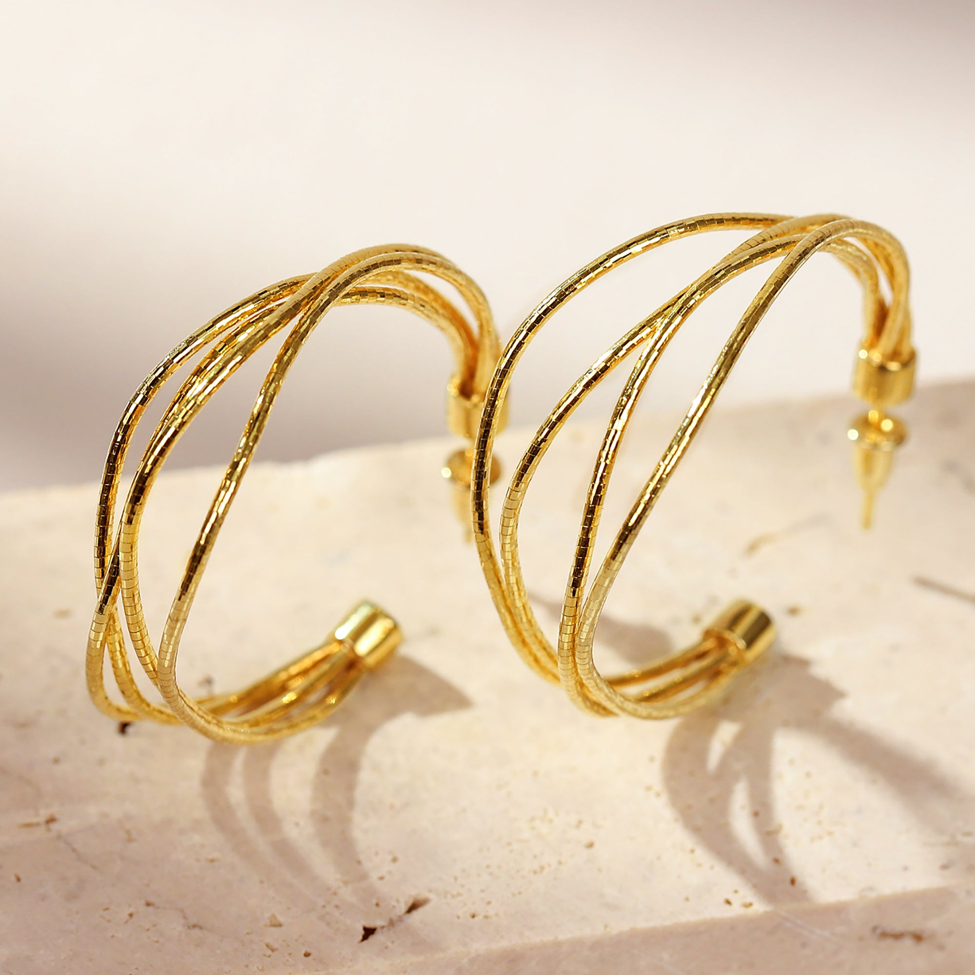 BLOOMVERE CROSSING EARRINGS