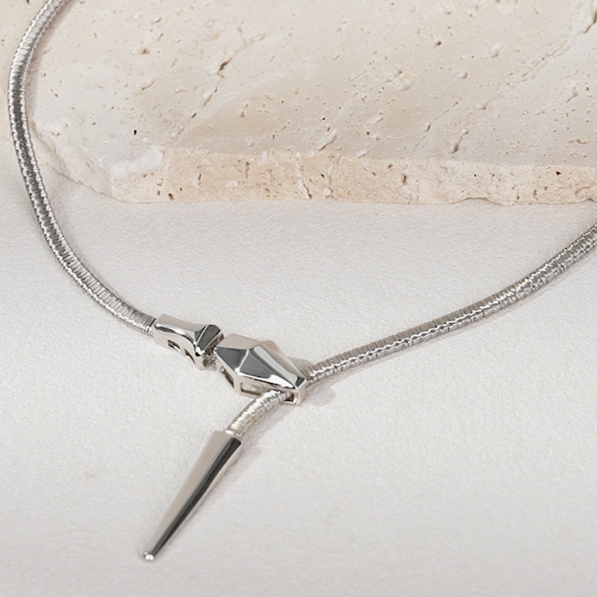 BLOOMVERE ORIENTAL SERPENT NECKLACE (SILVER)