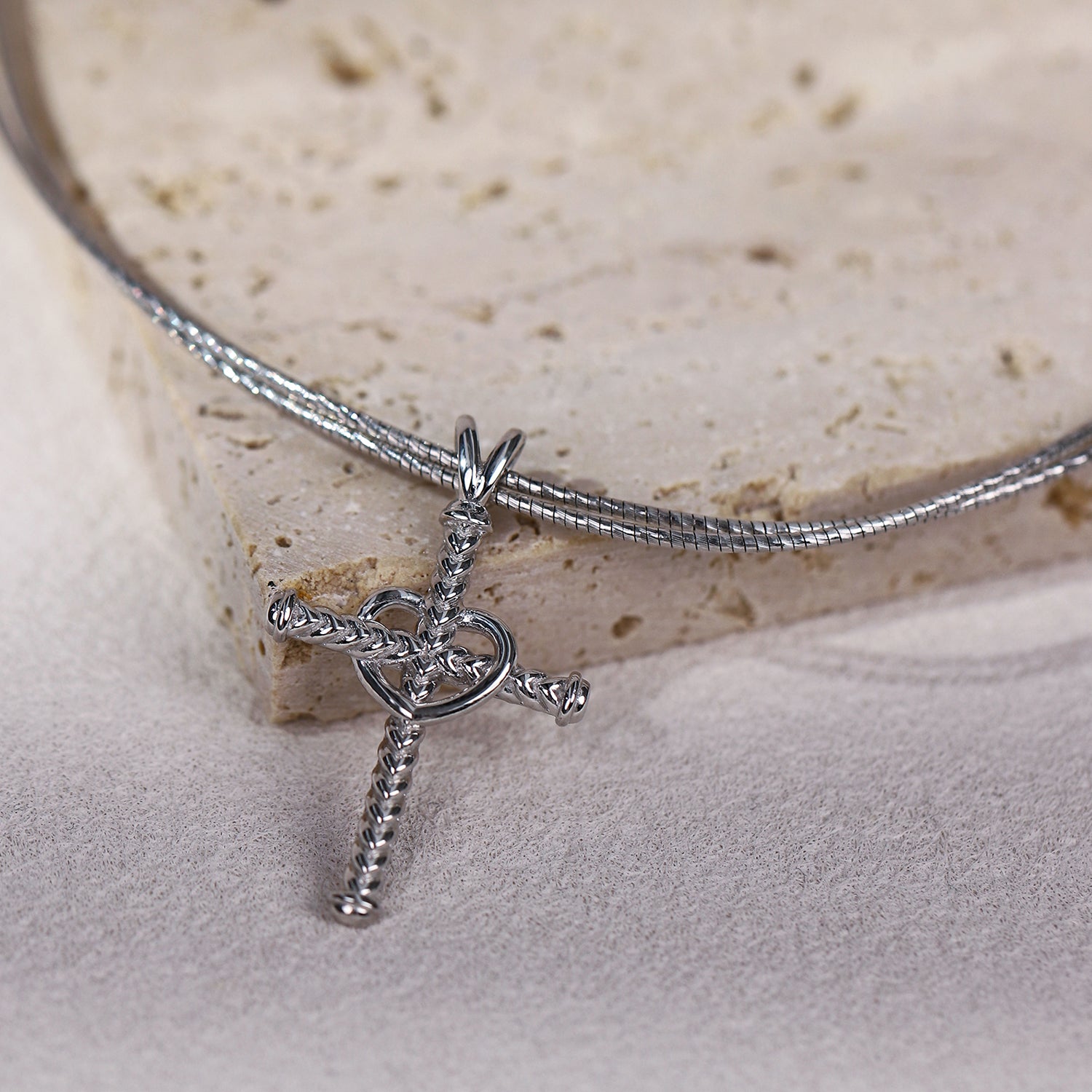 BLOOMVERE CROSS ADJUSTABLE NECKLACE