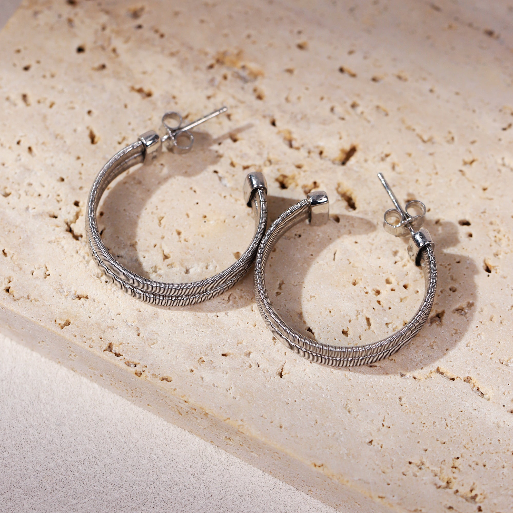 BLOOMVERE 2-STRAND COIL HOOP EARRINGS