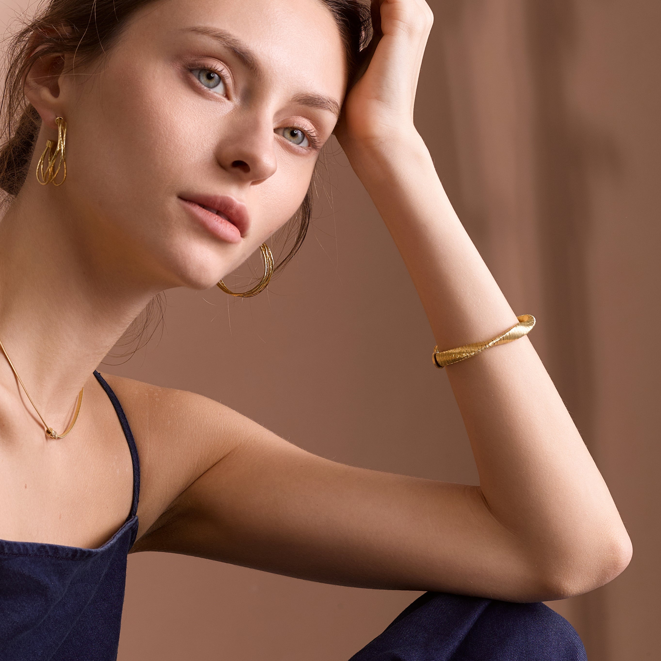 BLOOMVERE ADJUSTABLE TWISTED BANGLE