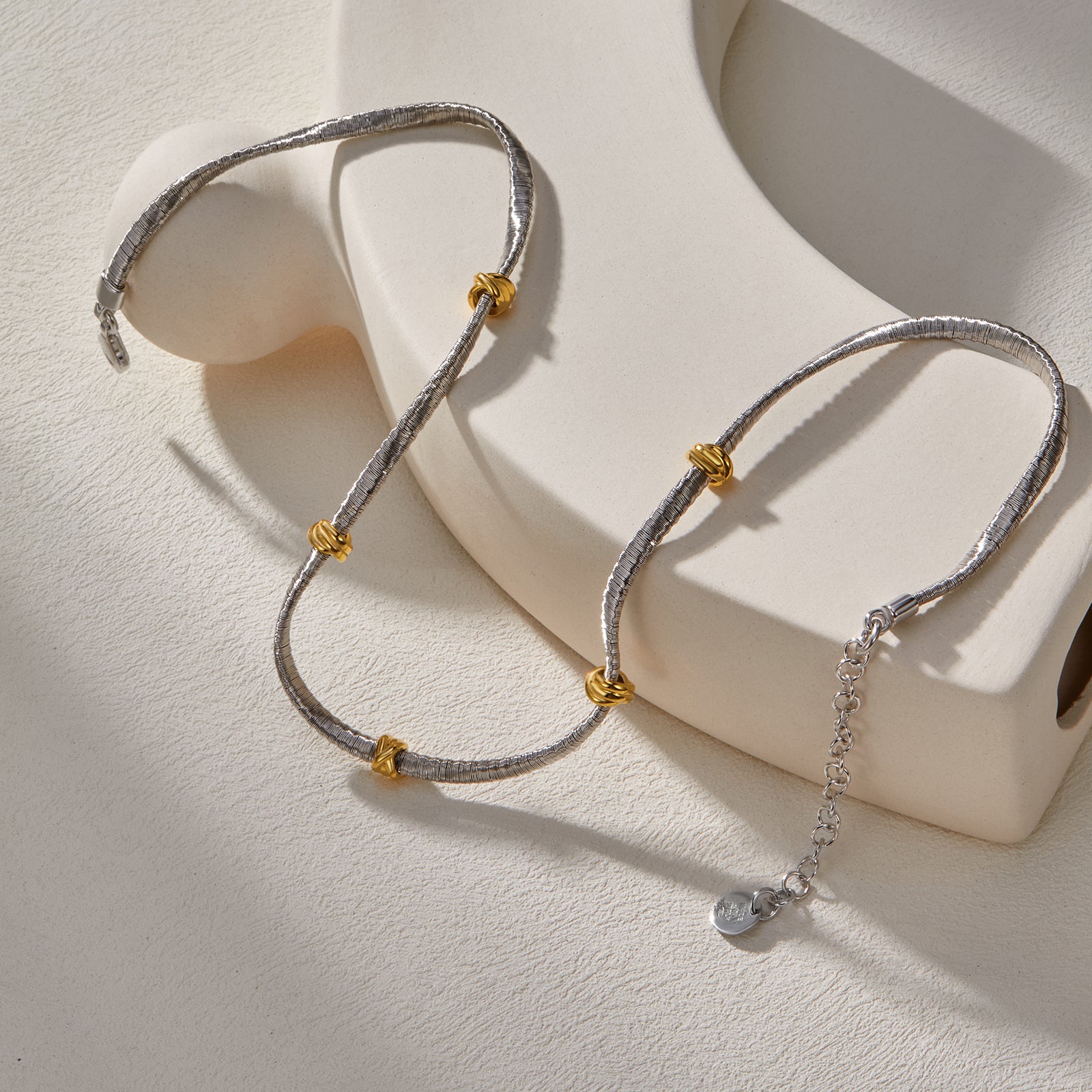 BLOOMVERE LONG BEADED NECKLACE