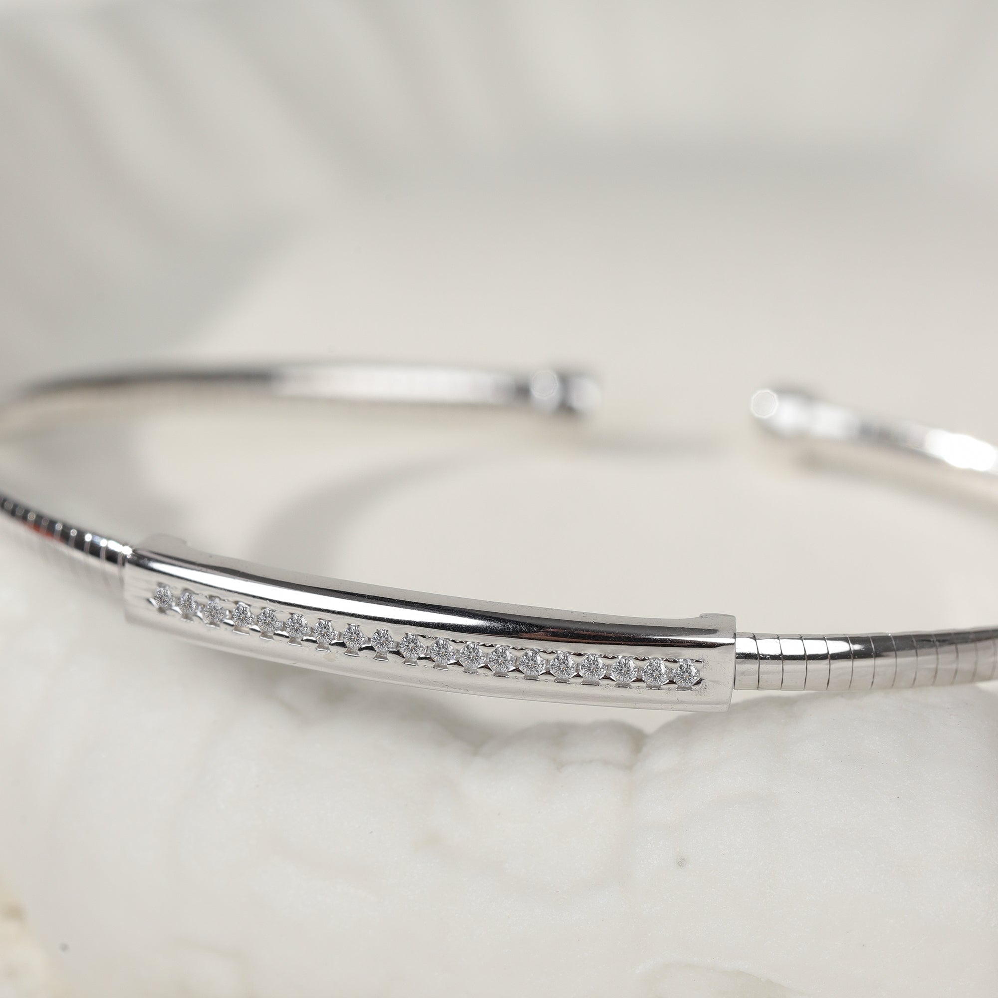 BLOOMVERE PAVÉ SHIMMER BANGLE