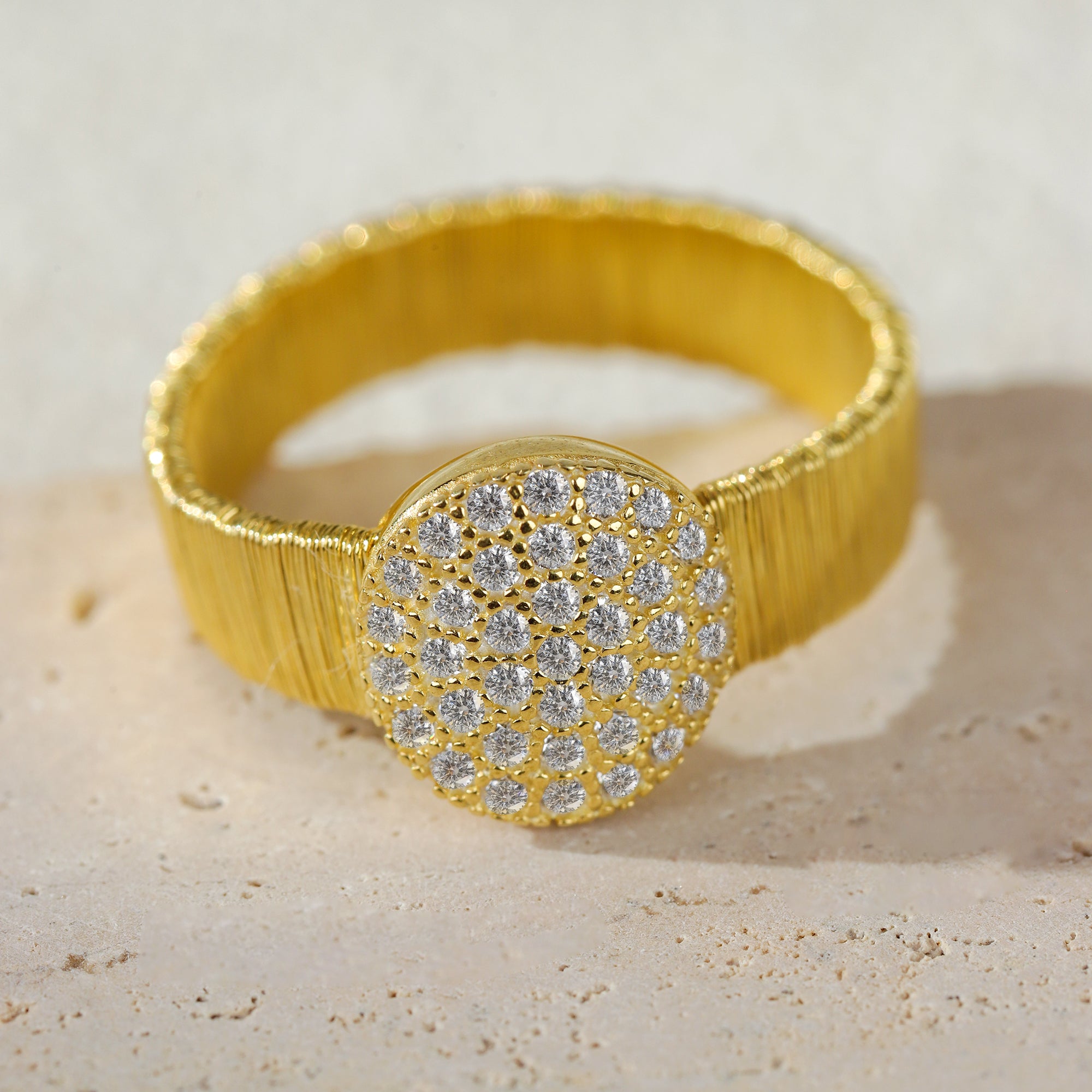 BLOOMVERE BRUSHED HAMMERED DIAMOND OVAL RING (GOLD)