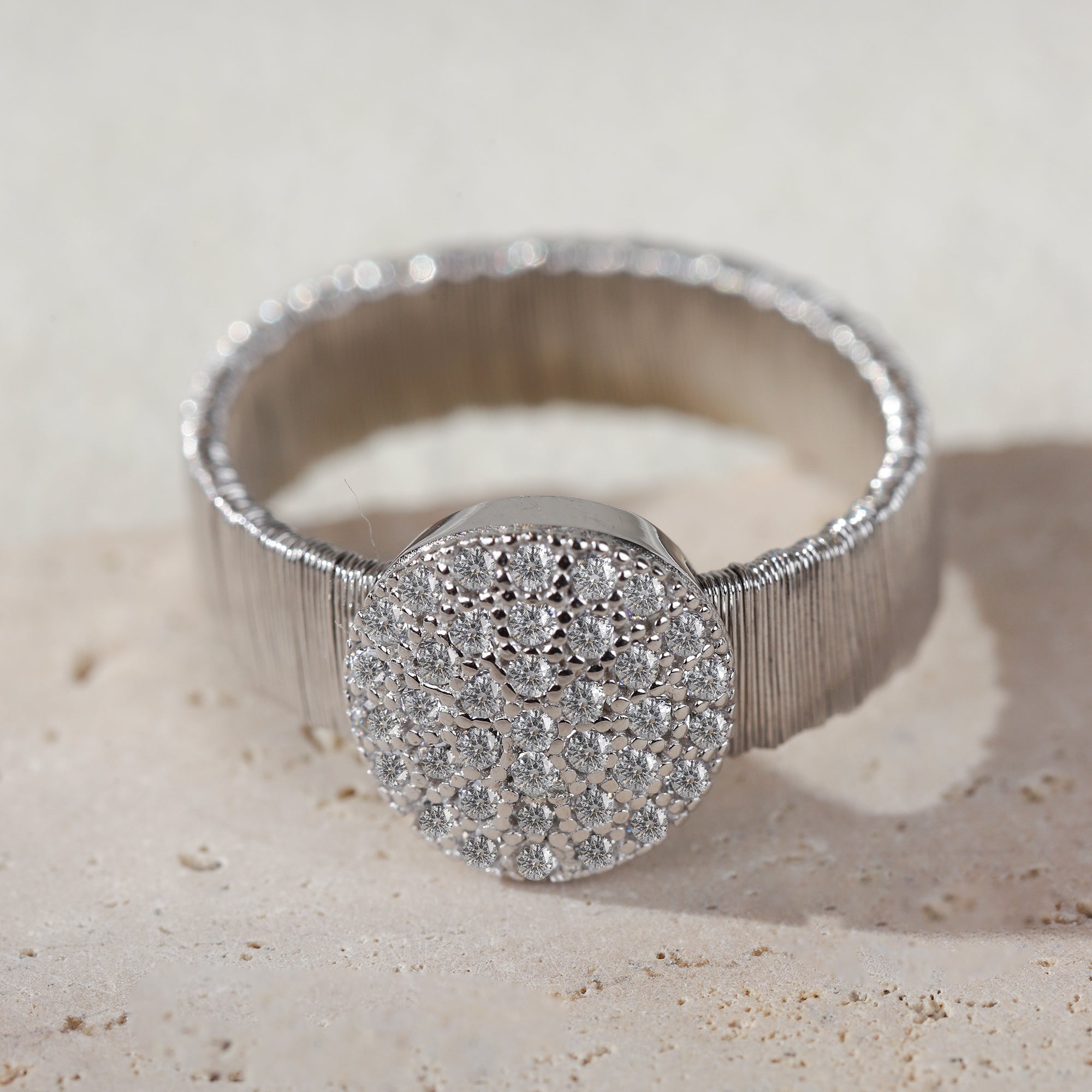 BLOOMVERE BRUSHED HAMMERED DIAMOND OVAL RING (SILVER)