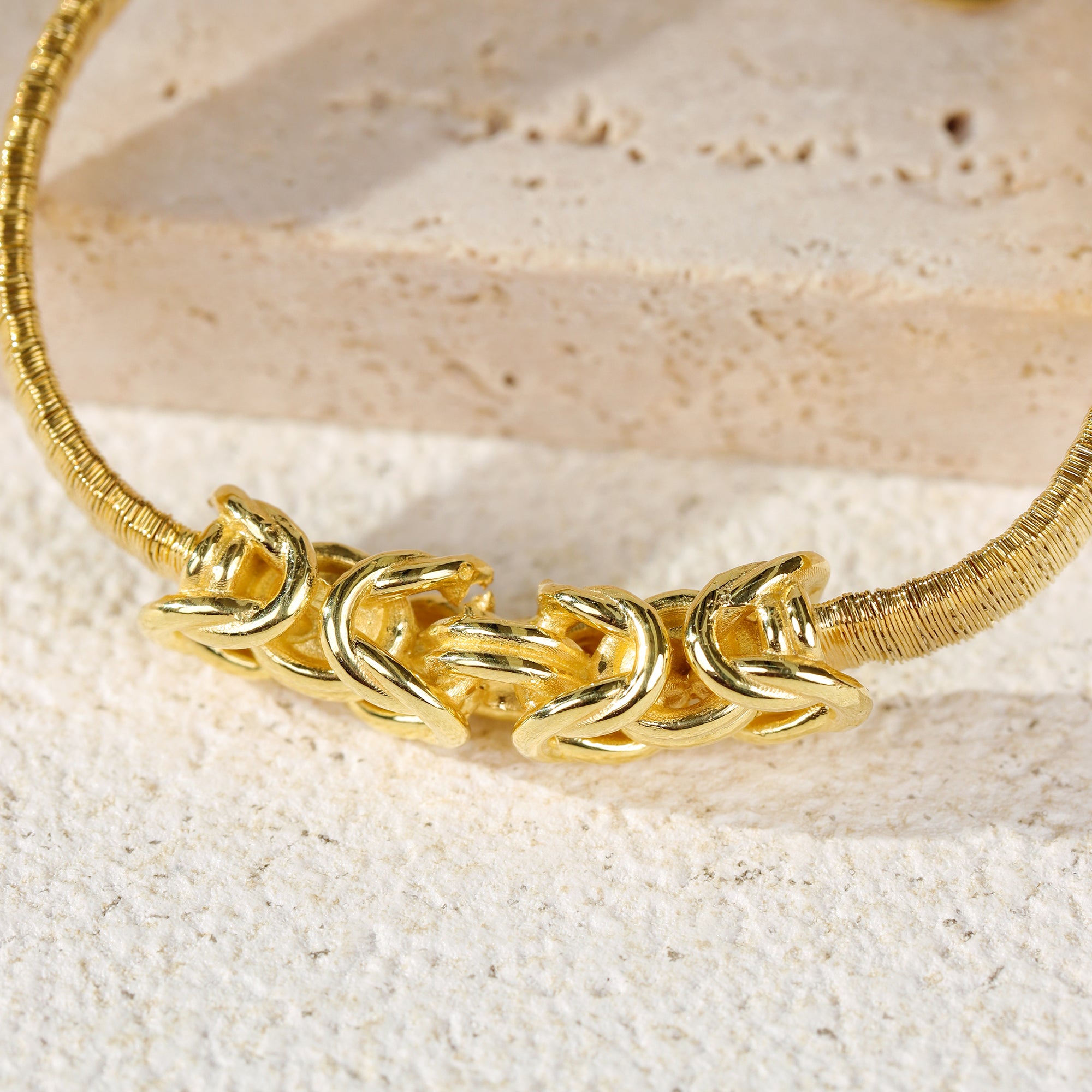 BLOOMVERE DOUBLE LOOP KNOT BRACELET (GOLD)