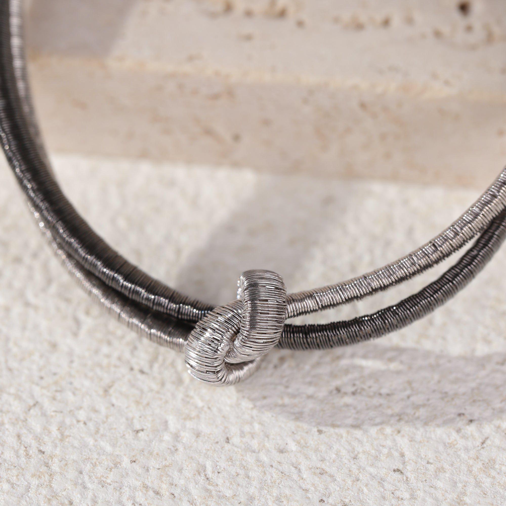 BLOOMVERE TWO-TIER WOVEN KNOT BRACELET (BLACK)