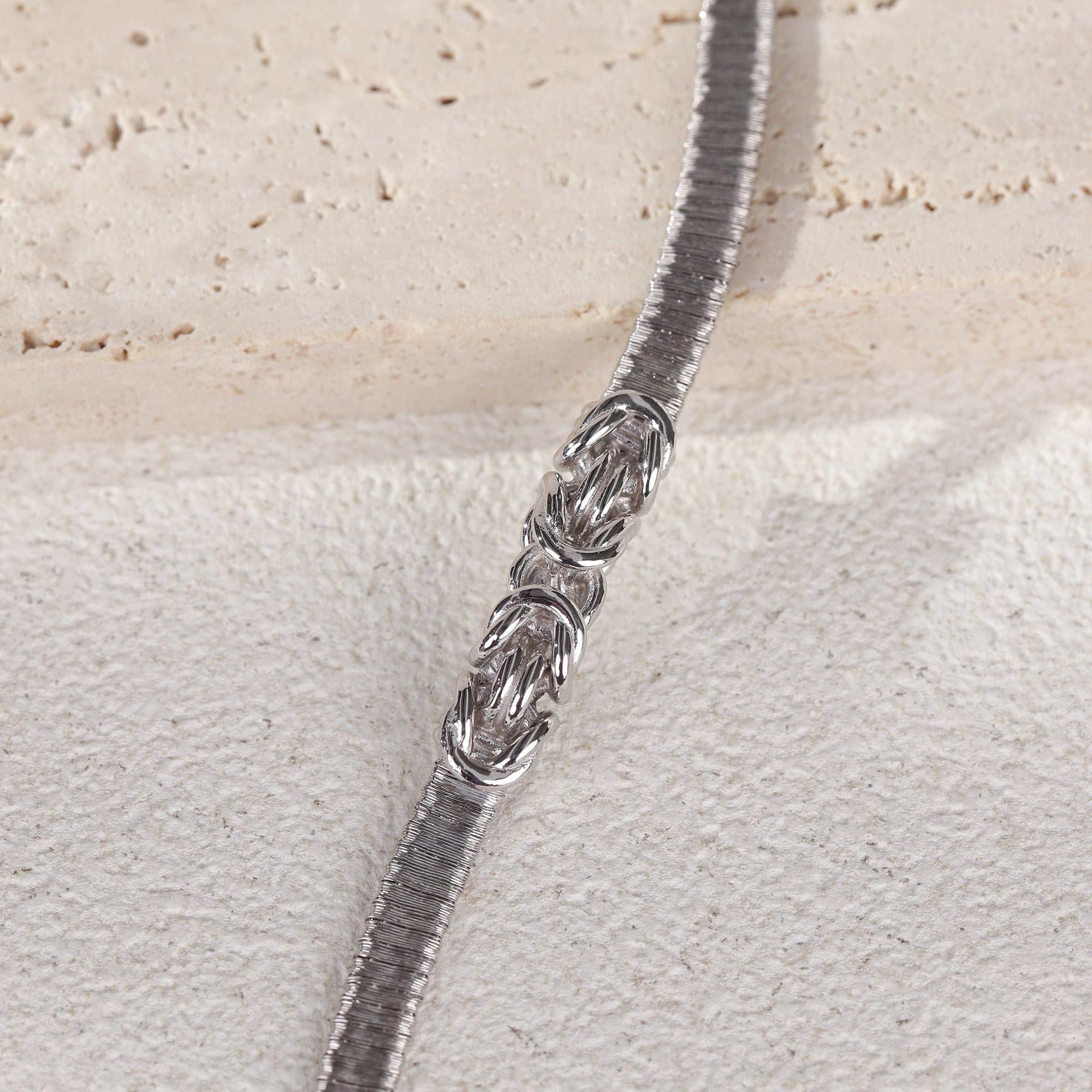 BLOOMVERE DOUBLE LOOP KNOT BRACELET (SILVER)