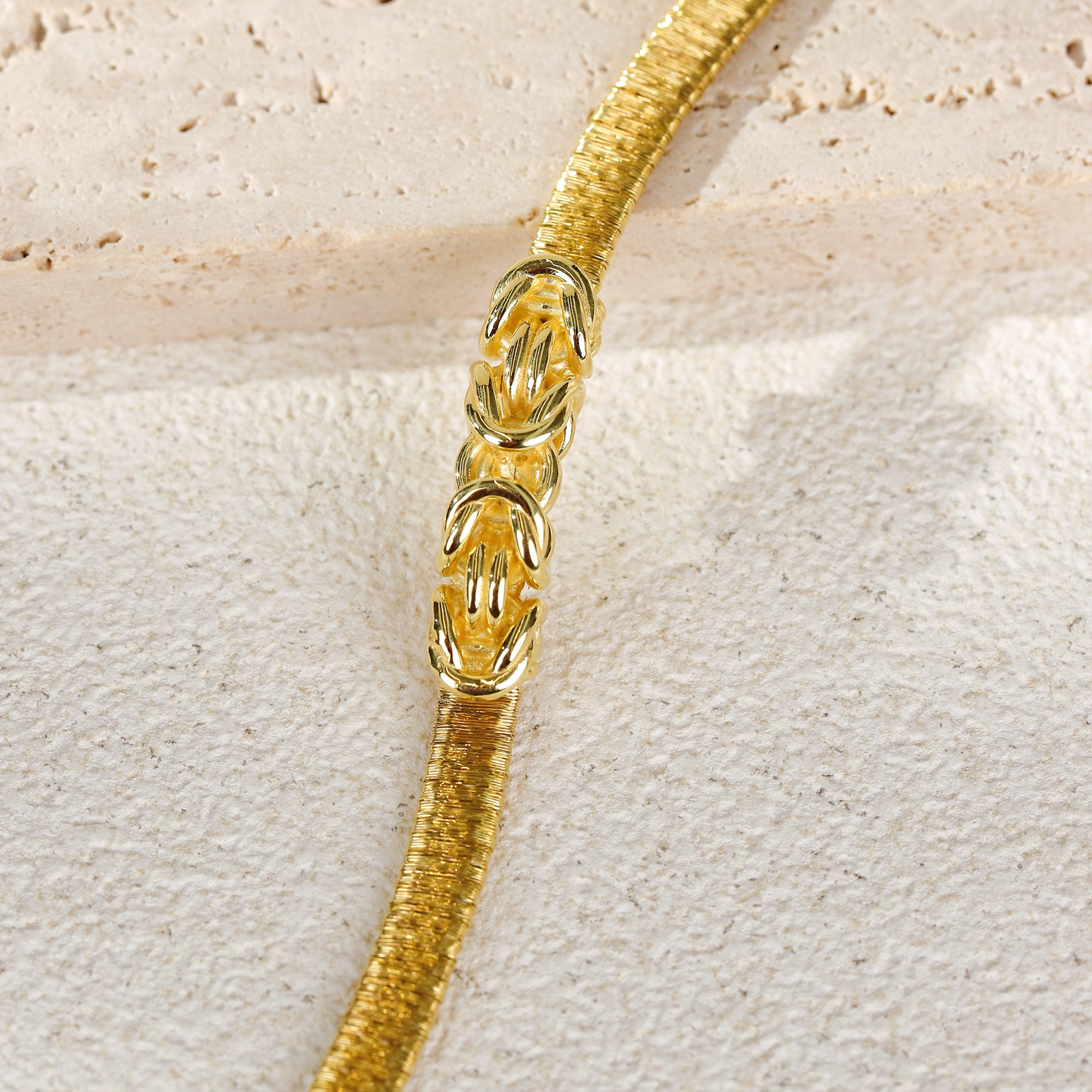 BLOOMVERE DOUBLE LOOP KNOT BRACELET (GOLD)