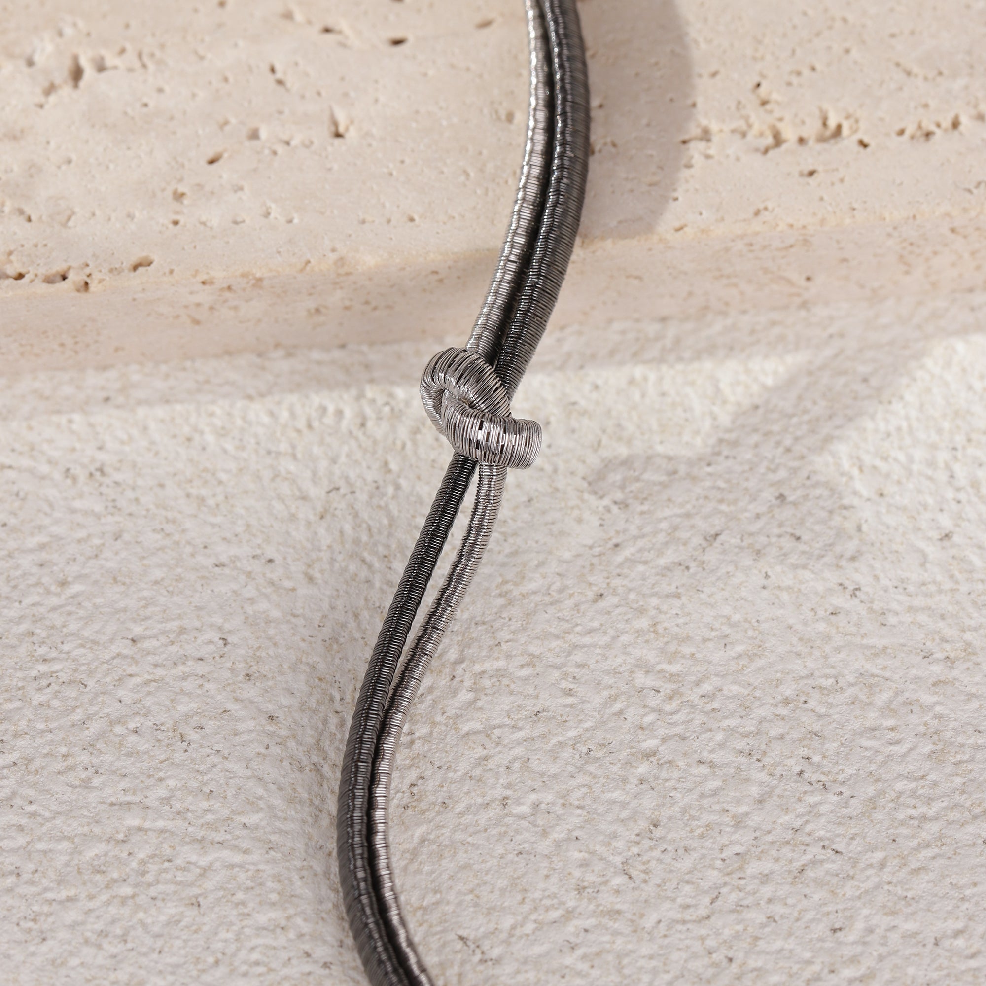 BLOOMVERE TWO-TIER WOVEN KNOT BRACELET (BLACK)