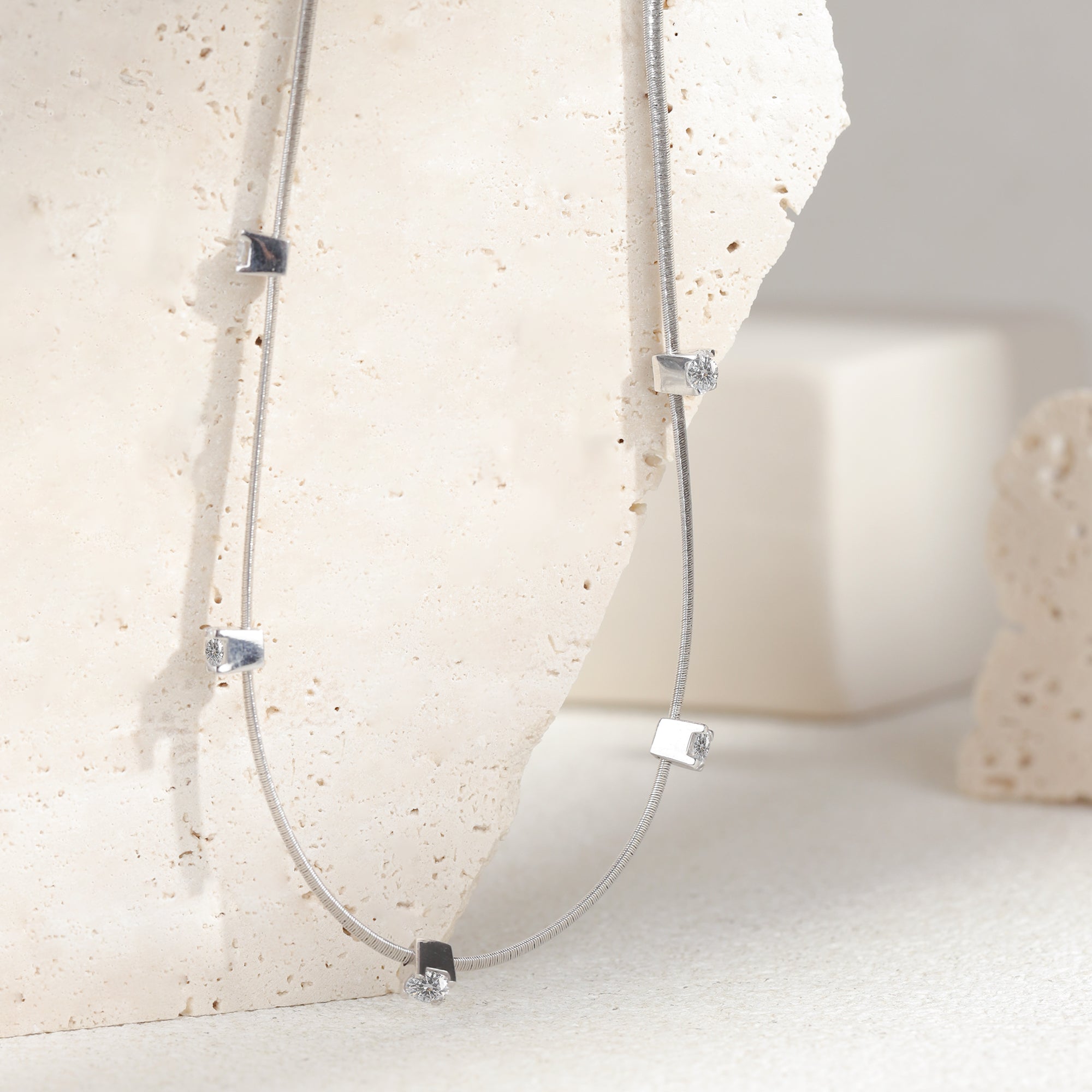 BLOOMVERE DIAMOND PENDANT NECKLACE