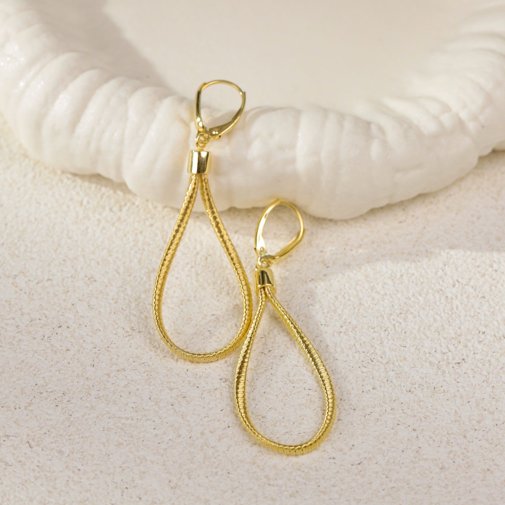 BLOOMVERE TEARDROP EARRINGS (GOLD)
