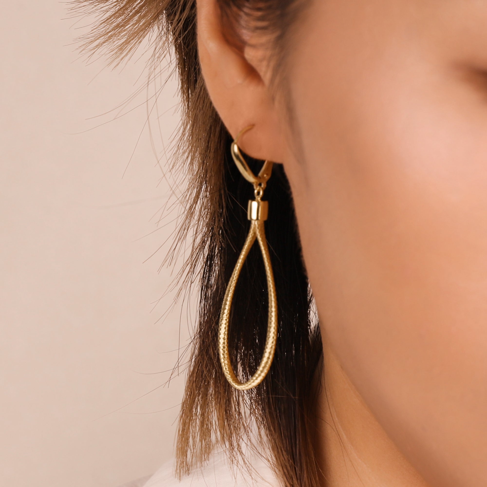 BLOOMVERE TEARDROP EARRINGS (GOLD)