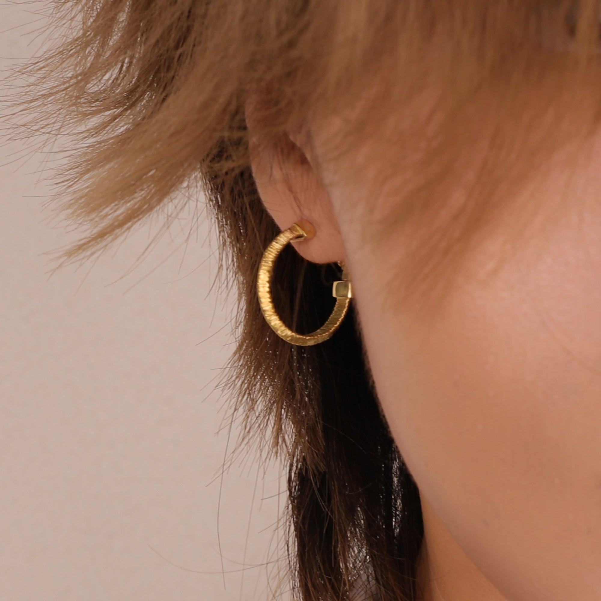 BLOOMVERE TWISTED EARRINGS (GOLD)