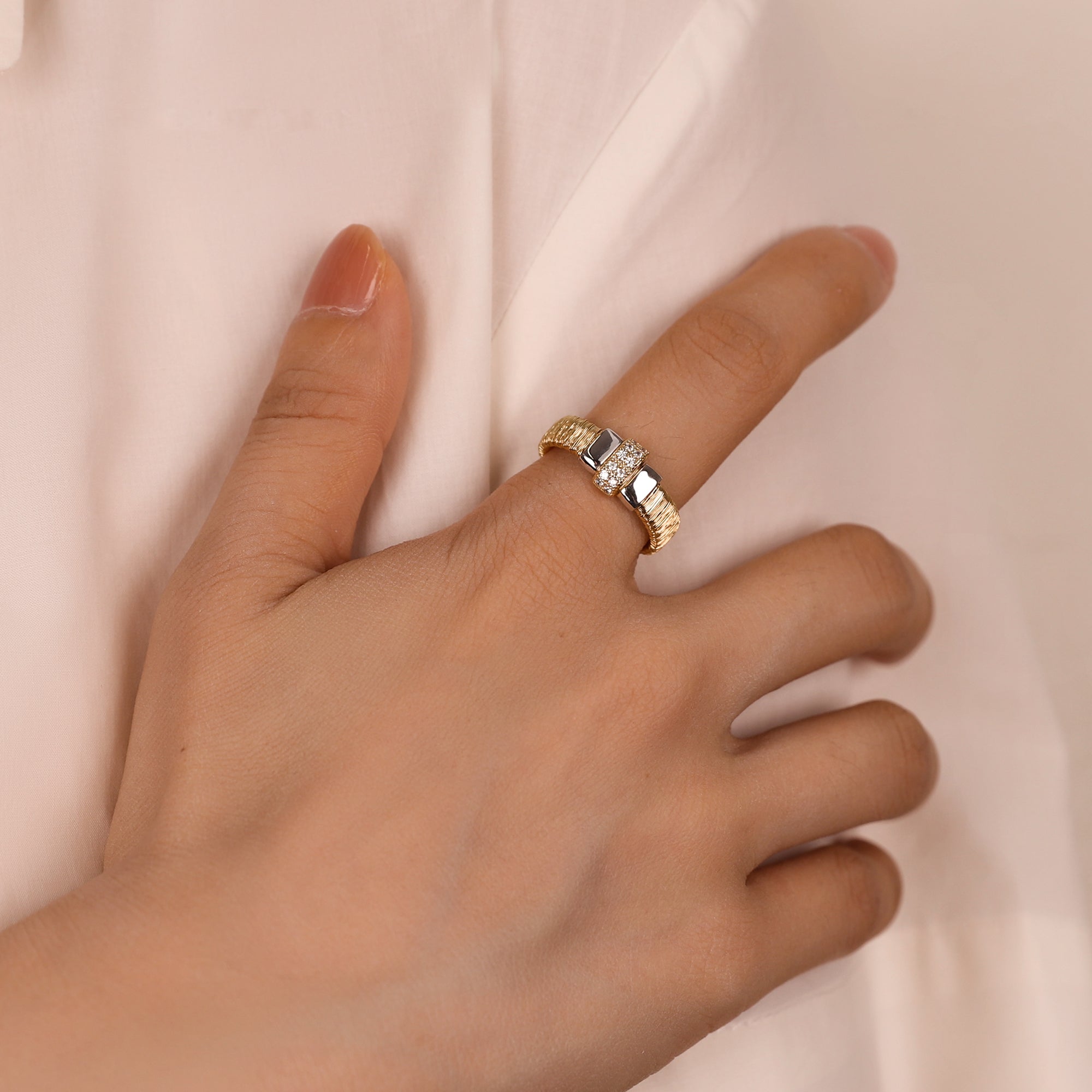 BLOOMVERE WIDE SHINY DIAMOND RING (SILVER)