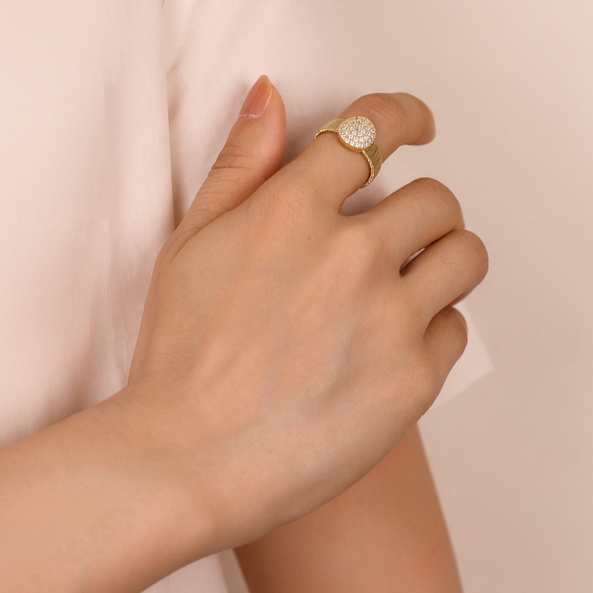 BLOOMVERE BRUSHED HAMMERED DIAMOND OVAL RING (GOLD)