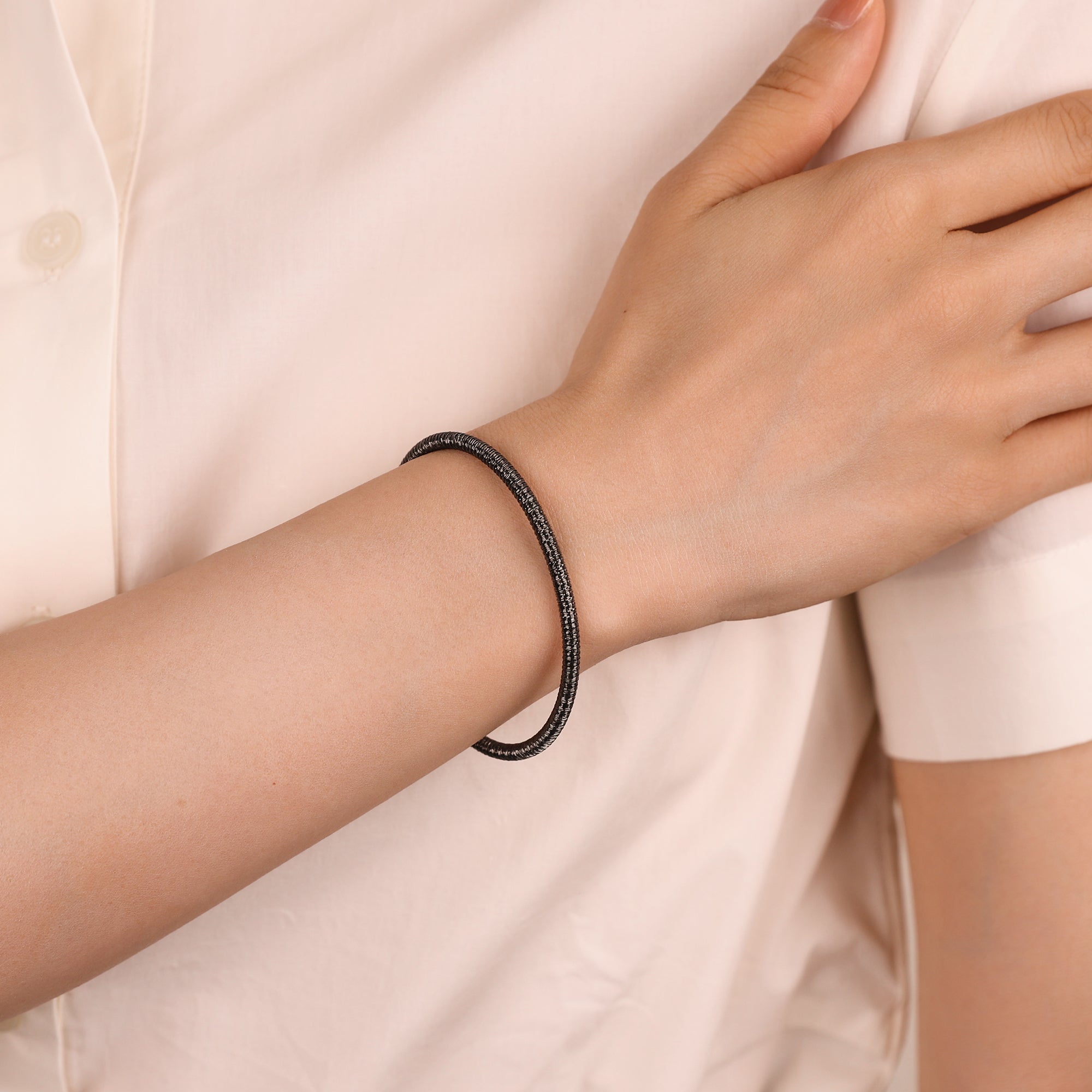 BLOOMVERE BRUSHED BLACK BANGLE