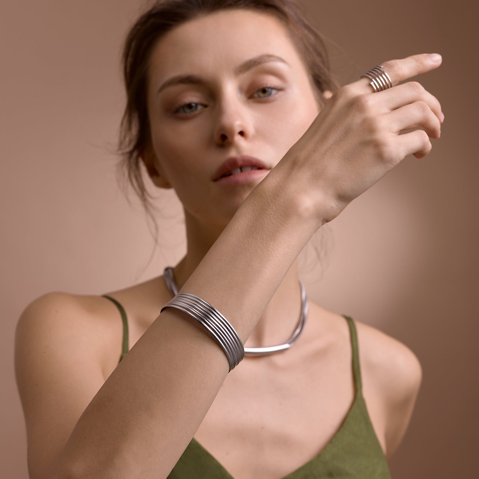 BLOOMVERE LINEAR BANGLE