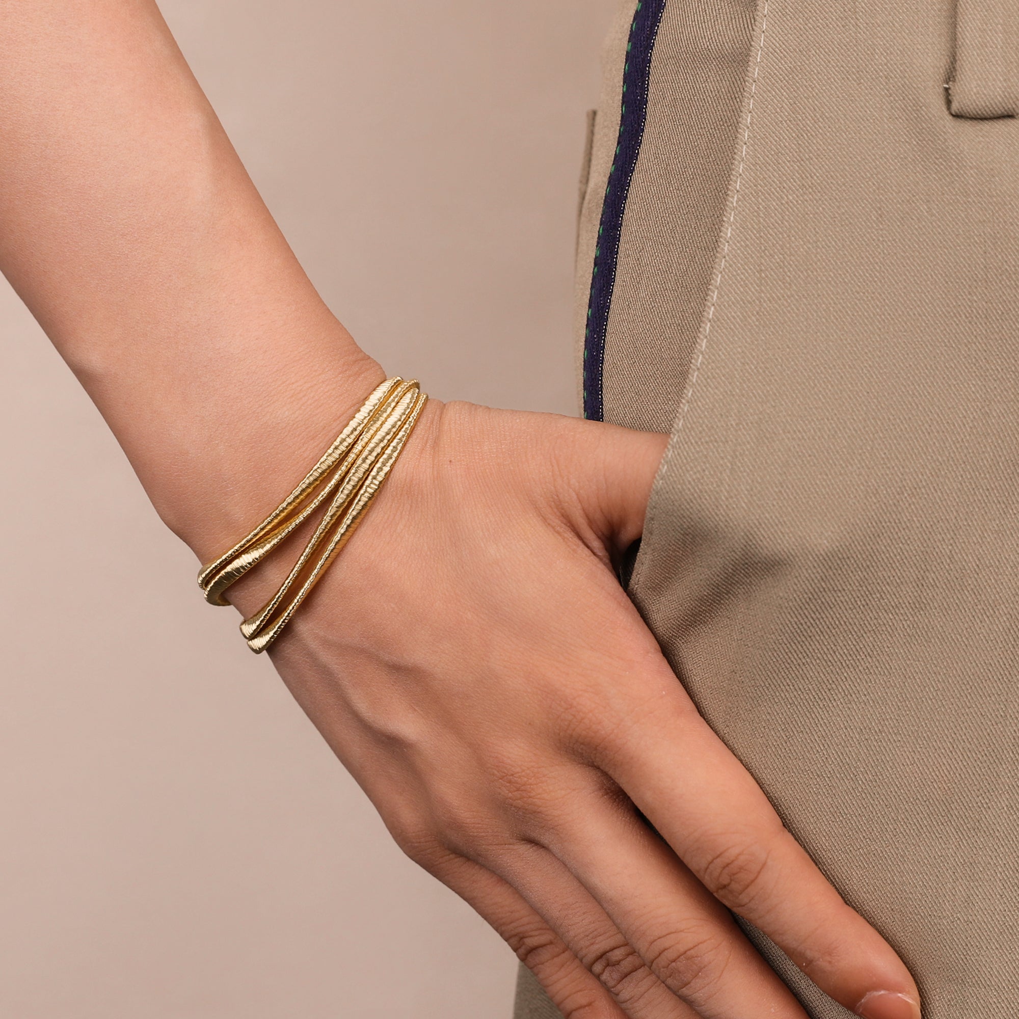 BLOOMVERE THREE-LAYER SIMPLE BRACELET