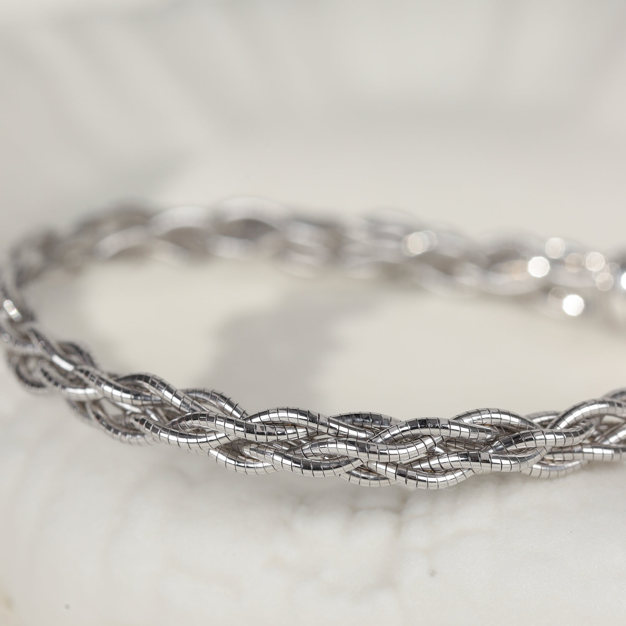 BLOOMVERE TWISTED BRAIDED BANGLE