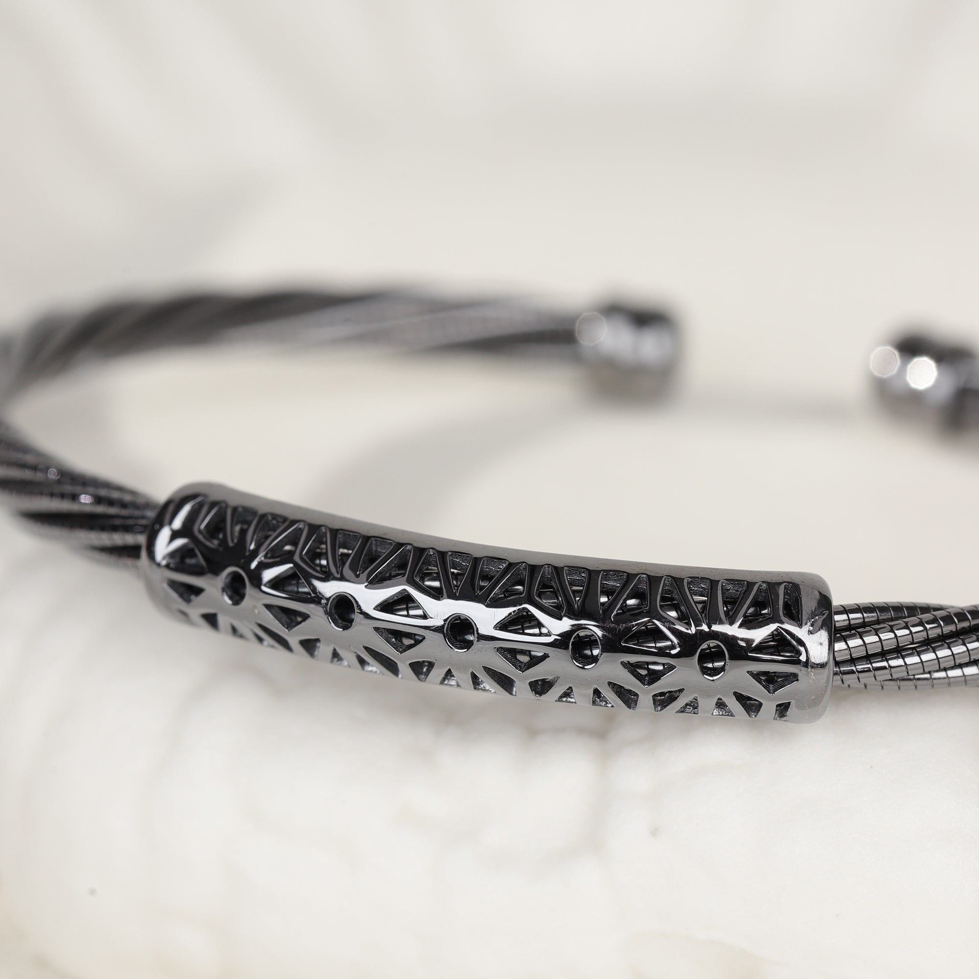 BLOOMVERE SILVER VINTAGE BANGLE