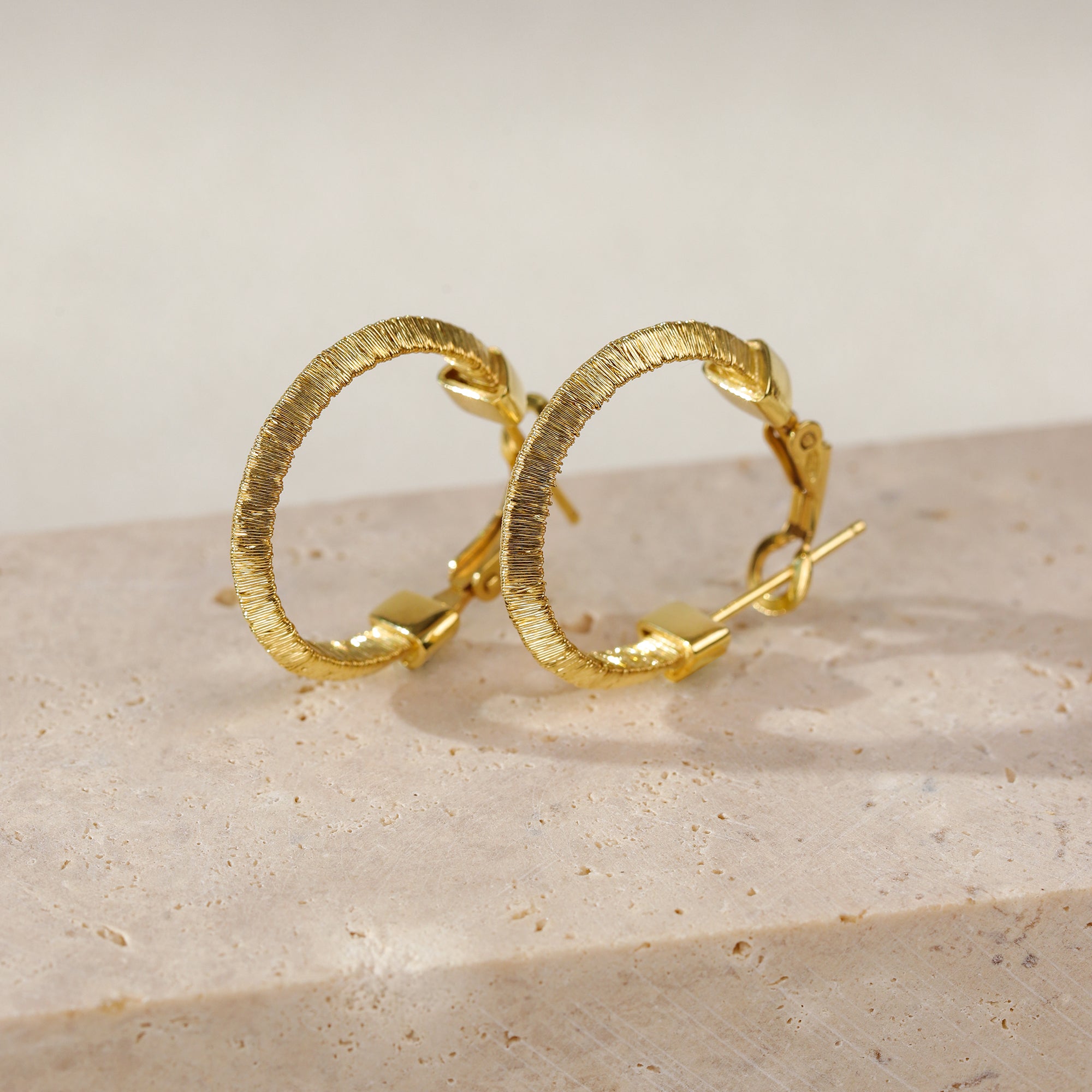 BLOOMVERE TWISTED EARRINGS (GOLD)