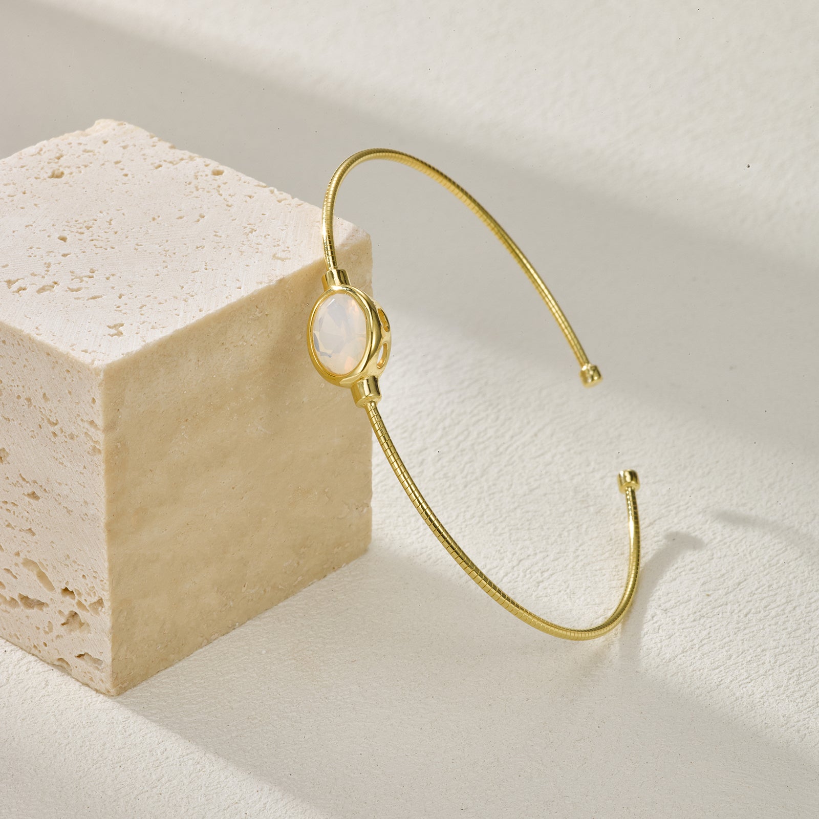 BLOOMVERE MOONSTONE BRACELET