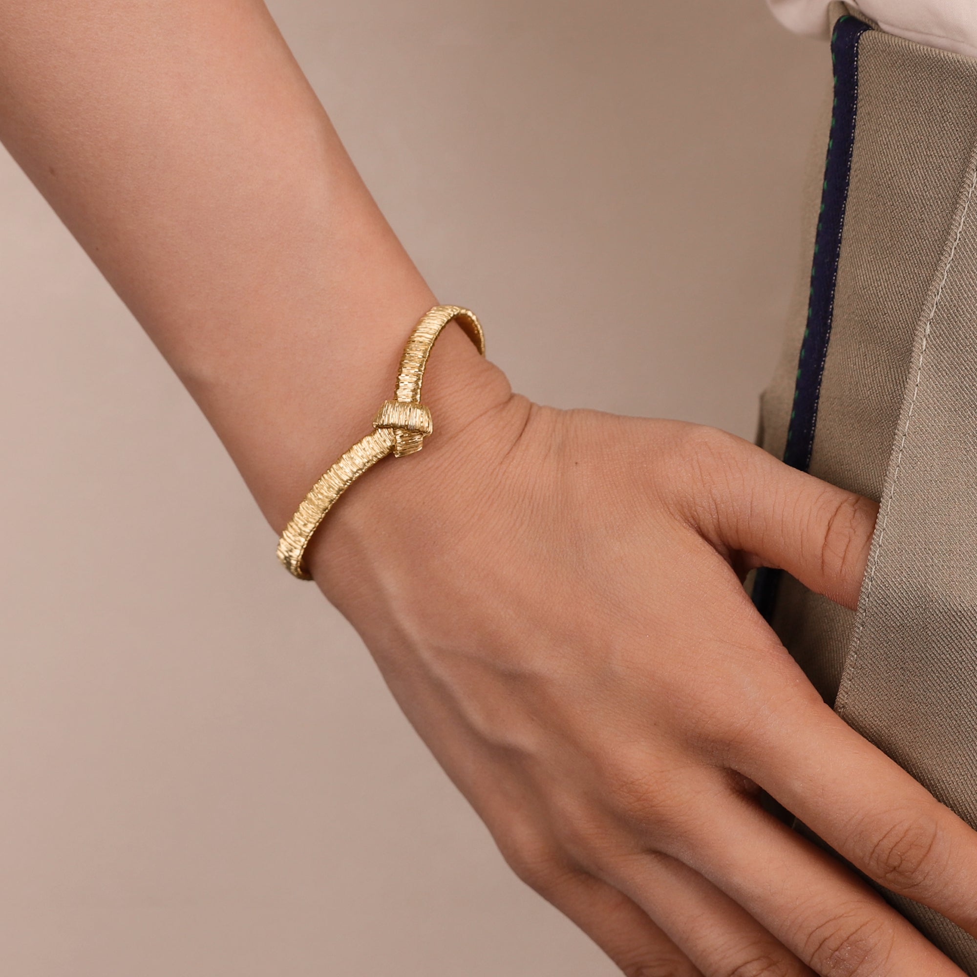 BLOOMVERE ADJUSTABLE KNOT BRACELET